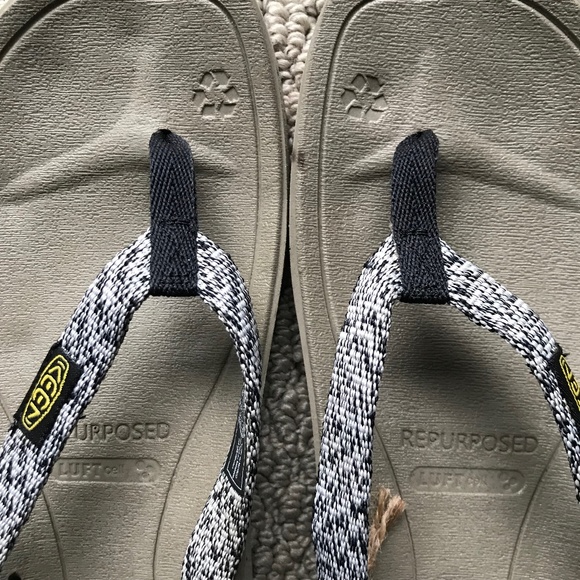 Women's KEEN Footwear Harvest Flip Flop Sandal Size 7 In Black/Gray/Multicolor - Picture 8 of 11